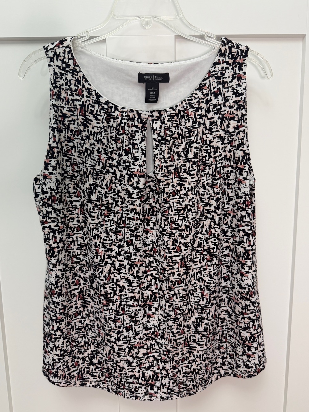 White House Black Market Black, White & Pink Abstract Print Keyhole Tank